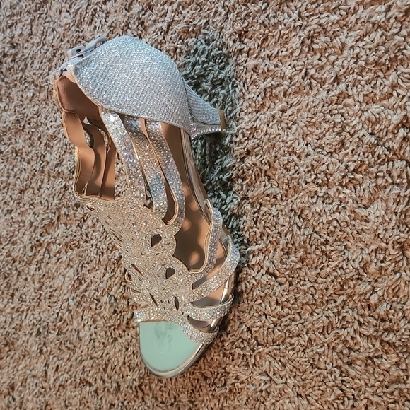 Gorgeous Womens Silver Embellished Prom Forever High Heel Shoe Sz 8 used once - Picture 3 of 8